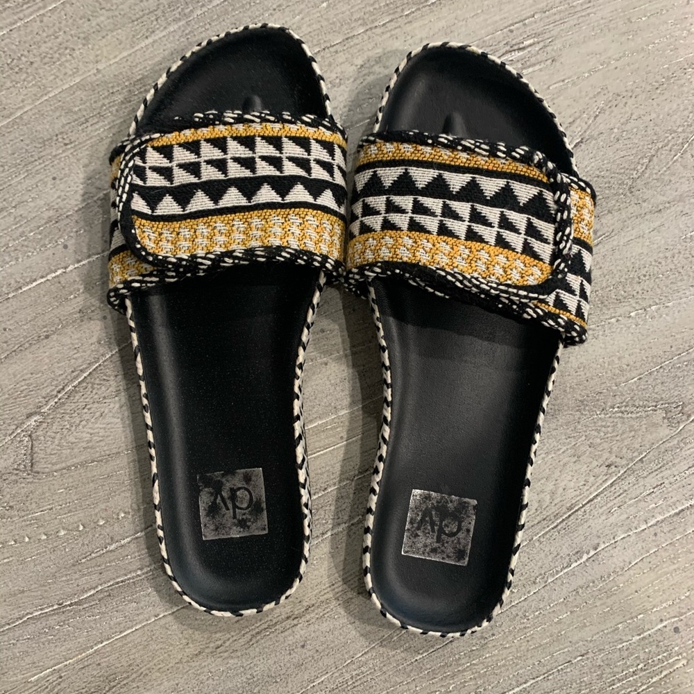 Dolce Vita Annalyse Print Slides Sandals Size 8.5